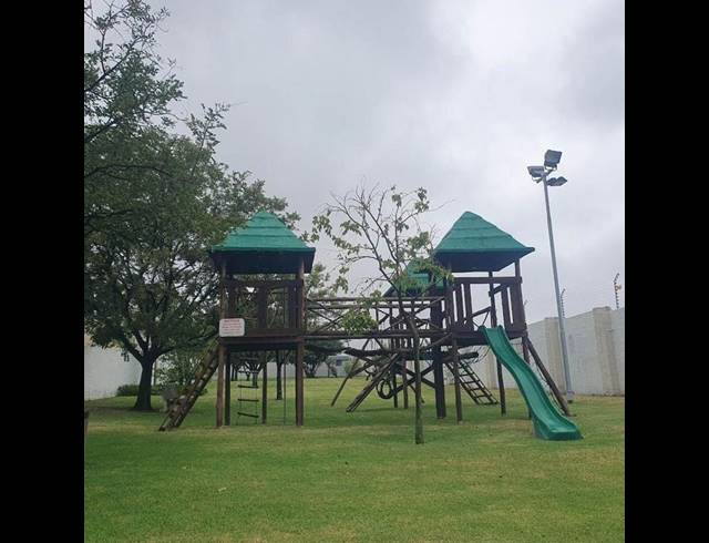 4 BEDROOM HOUSE FOR SALE IN KYALAMI ESTATES